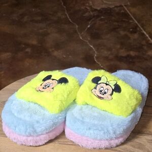 Disney Mickey & Minnie Pastel Fuzzy Slippers Women’s L 9/10
